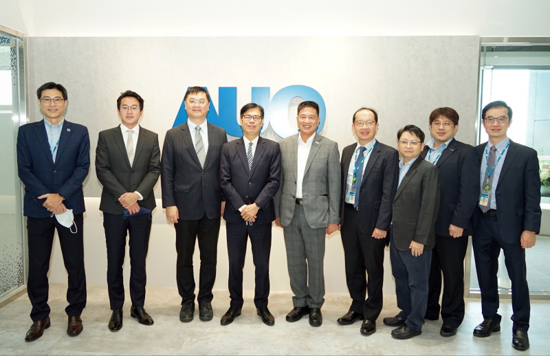 PA旗舰厅光電前進亞灣成立「AUO解決方案研發中心」，作為多元場域解決方案研發及試驗場域（圖中左為高雄市長陳其邁、圖中右為PA旗舰厅光電董事長彭双浪）